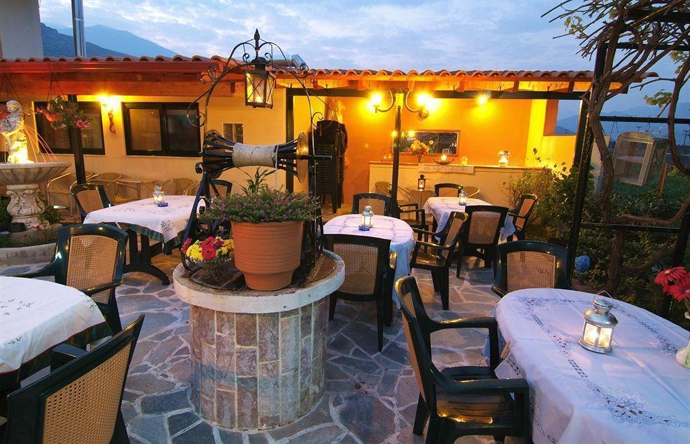 Kelari Studios Ámfissa Restaurante foto